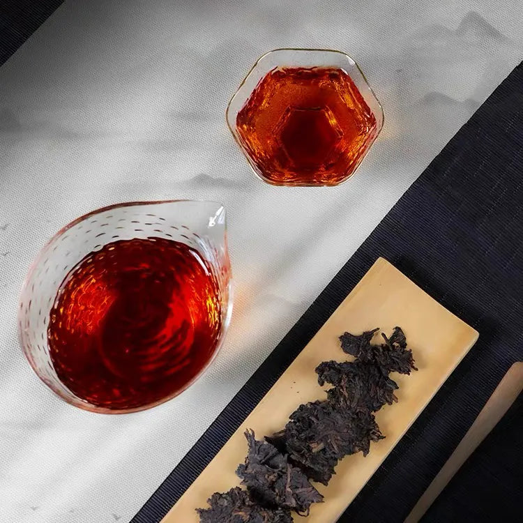 Chun Pin shu pu-erh brewed liquor, deep chestnut-red in a gaiwan