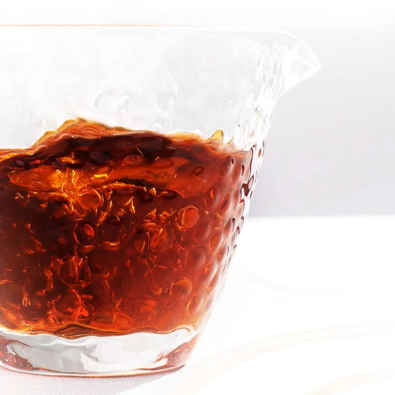 Wu Kong shu pu-erh brewed liquor, deep amber-red in a glass pitcher